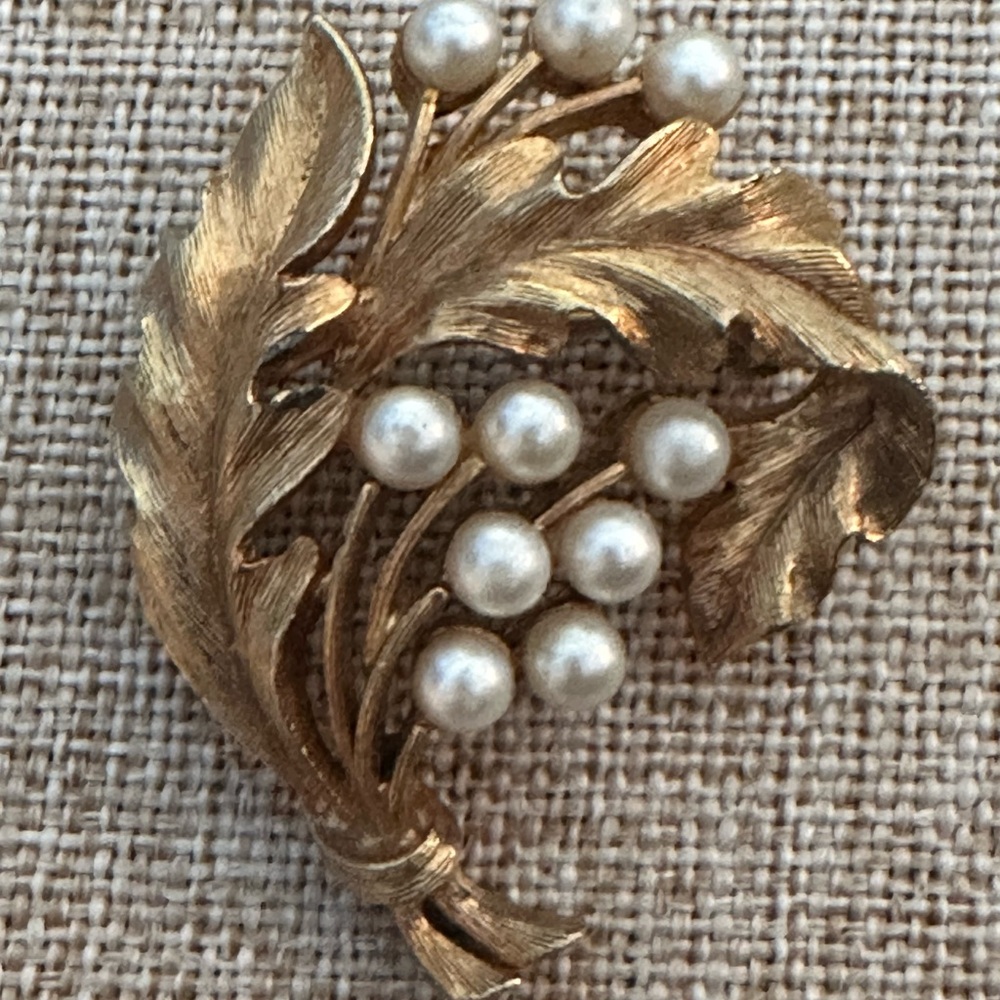 Vintage Gold Leaf and Pearl Brooch